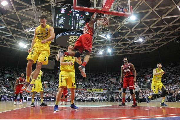 每体：巴萨计划与什琴斯尼续约一年，球员对续约持积极态度.