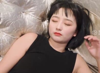 sex hazey haley Bà chủ say rượu nhìn nhầm nhân viên của mình là một người đàn ông rất sung mãn